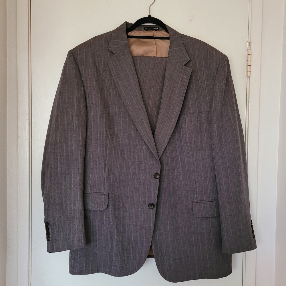 Stafford Men's Classic Gray Pinstripe 2-Piece Suit